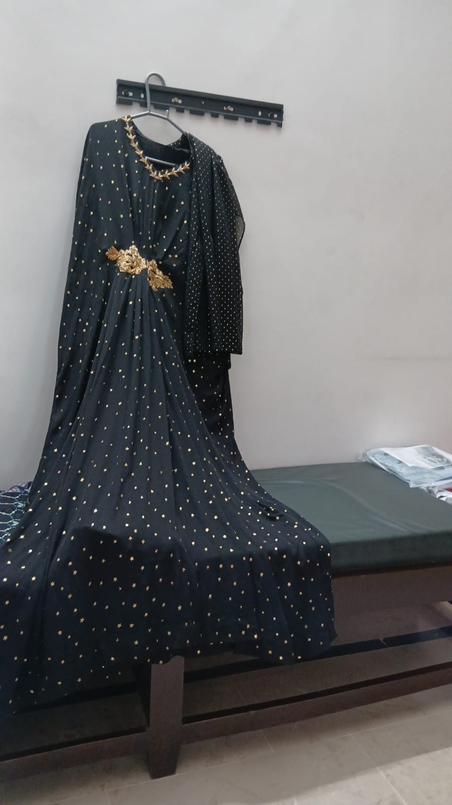 Unbranded — Embellished Star Print Maxi Dress (Size L, Like new)