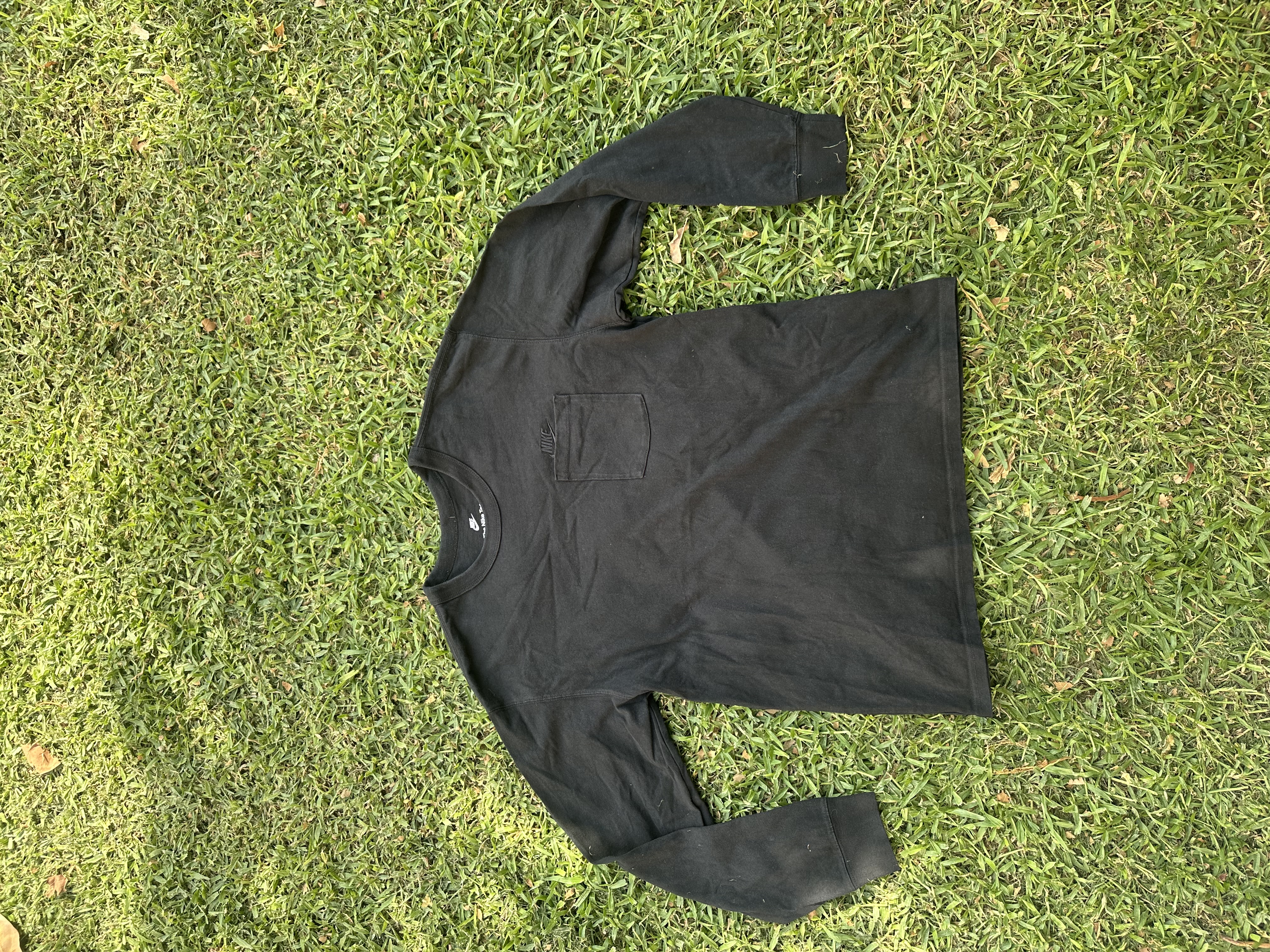 Nike — Nike Long Sleeve Pocket T-Shirt — Black (Size M, Like new)