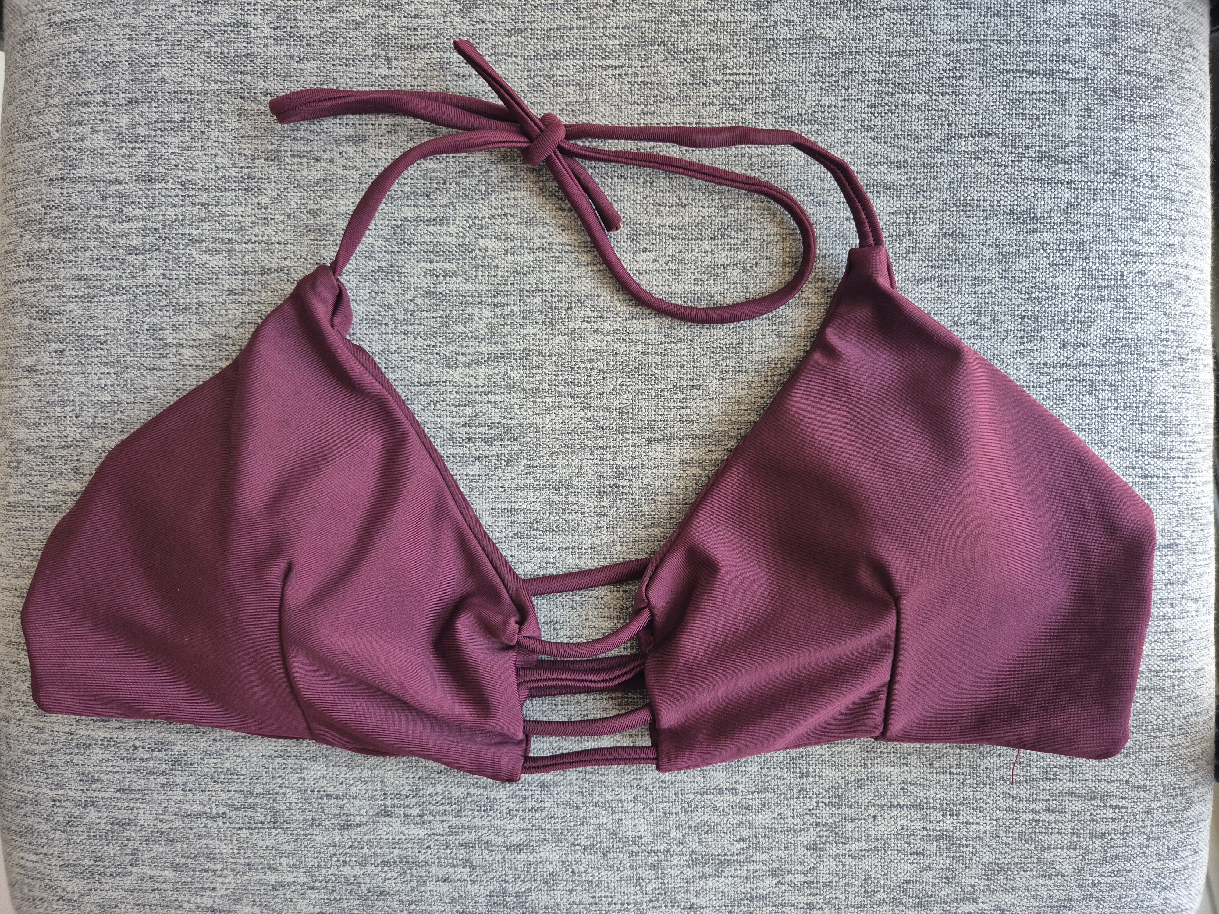 Unbranded — Maroon Strappy Halter Bikini Top (Size S, Like new)