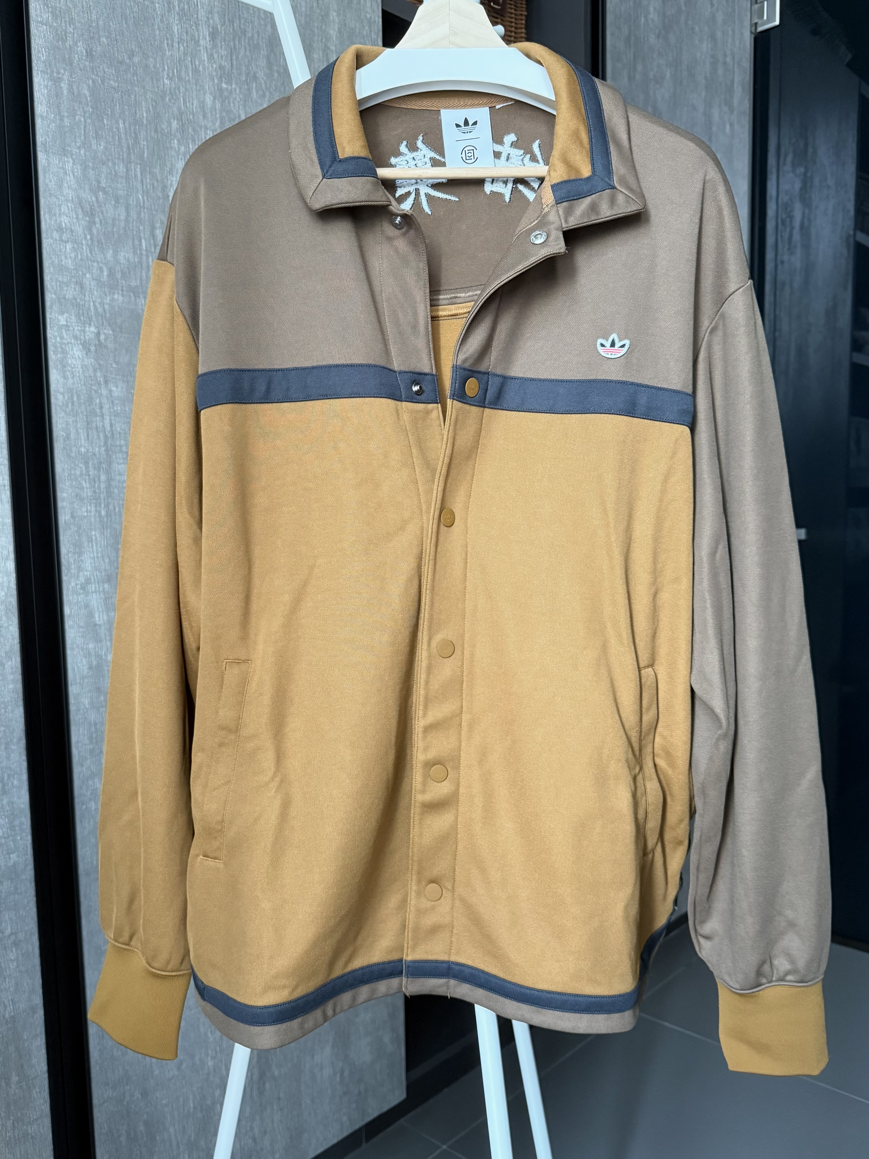 Adidas — Adidas Colorblock Bomber Shirt - Tan & Brown (Size XL, Like new)