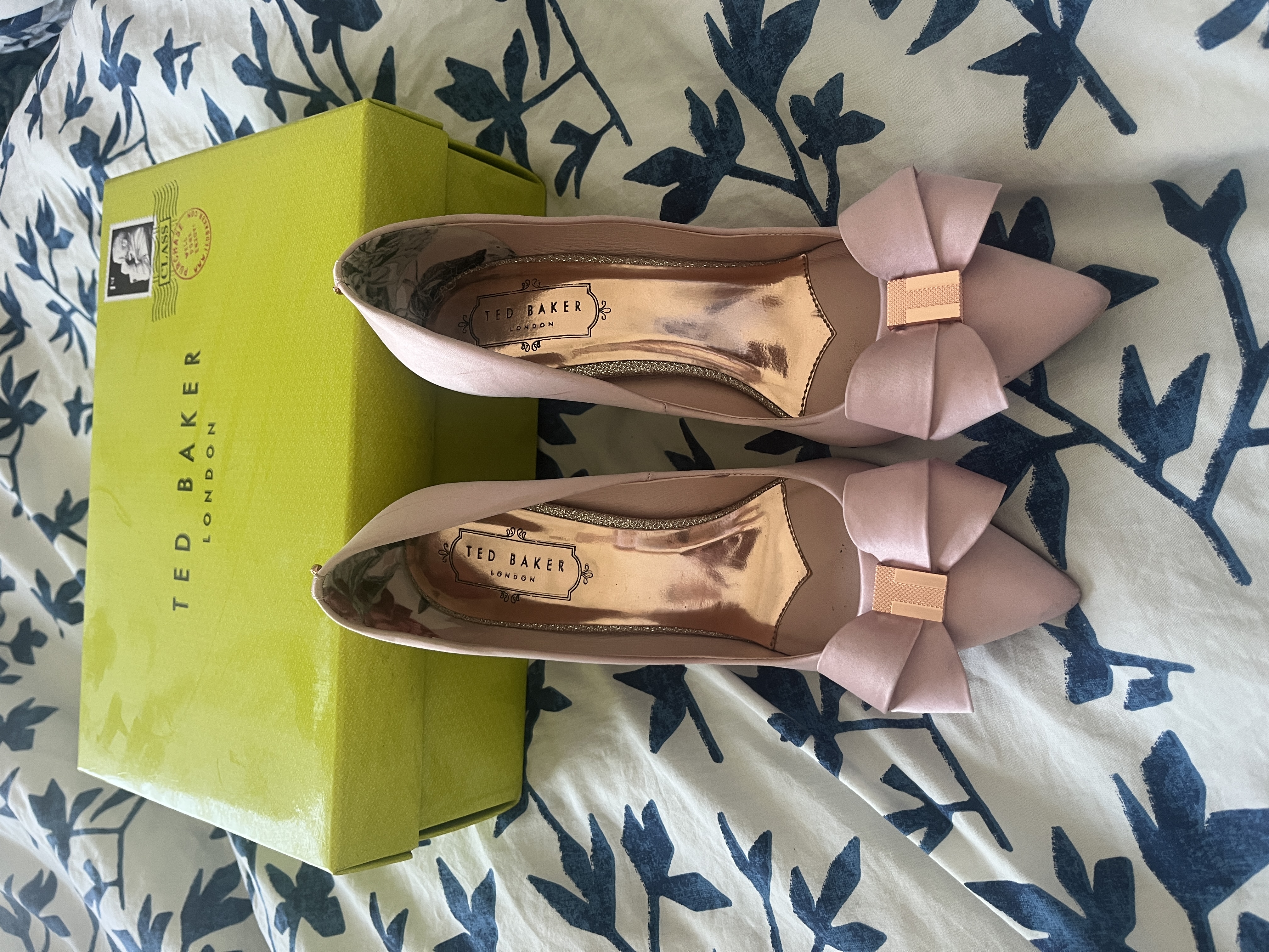 7 For All Mankind — Ted Baker Pink Satin Bow heels (Size EU 38, Like new)
