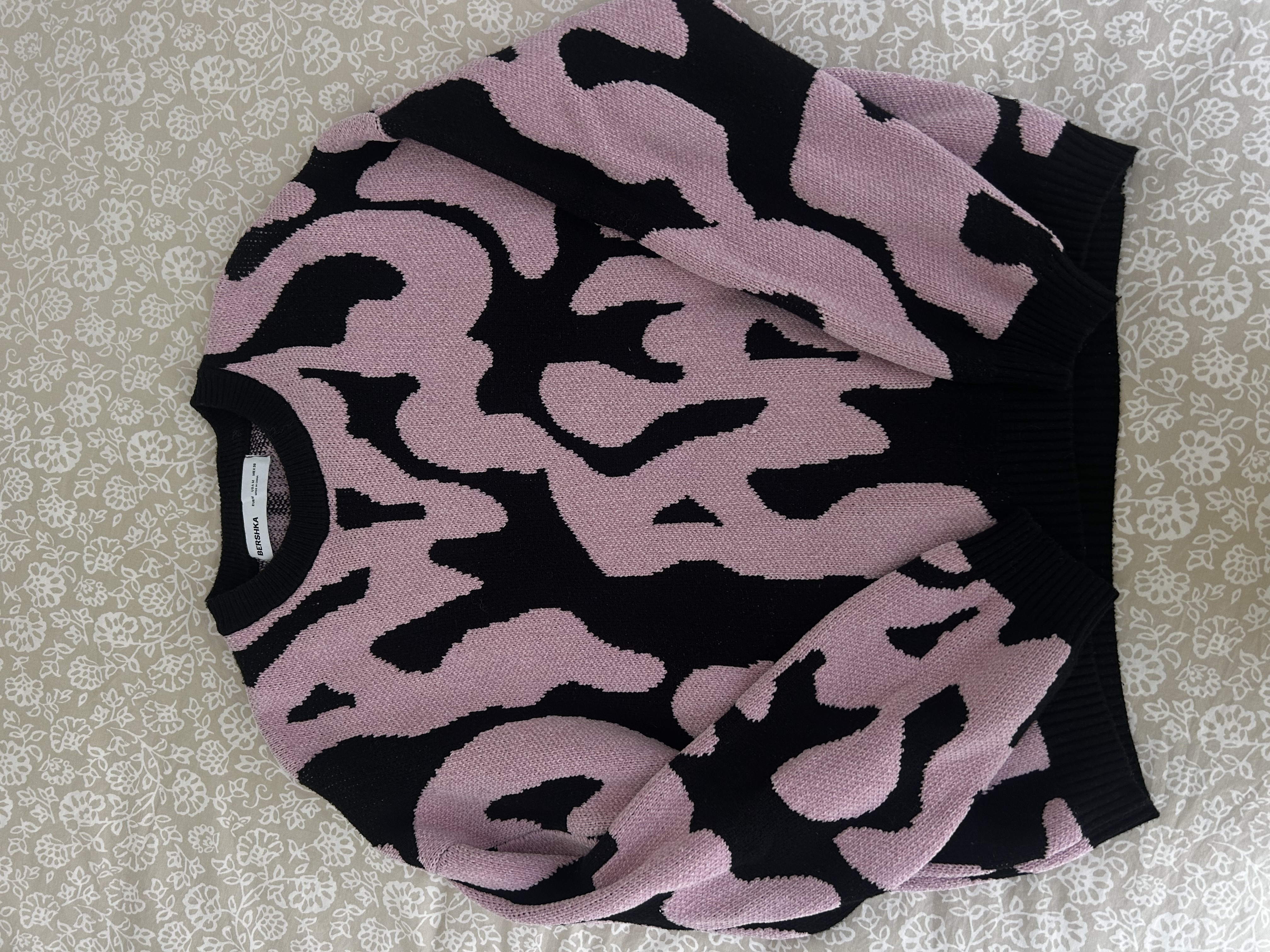Bershka — Bershka Abstract Print Knit Sweater - Black & Lilac (Like new)