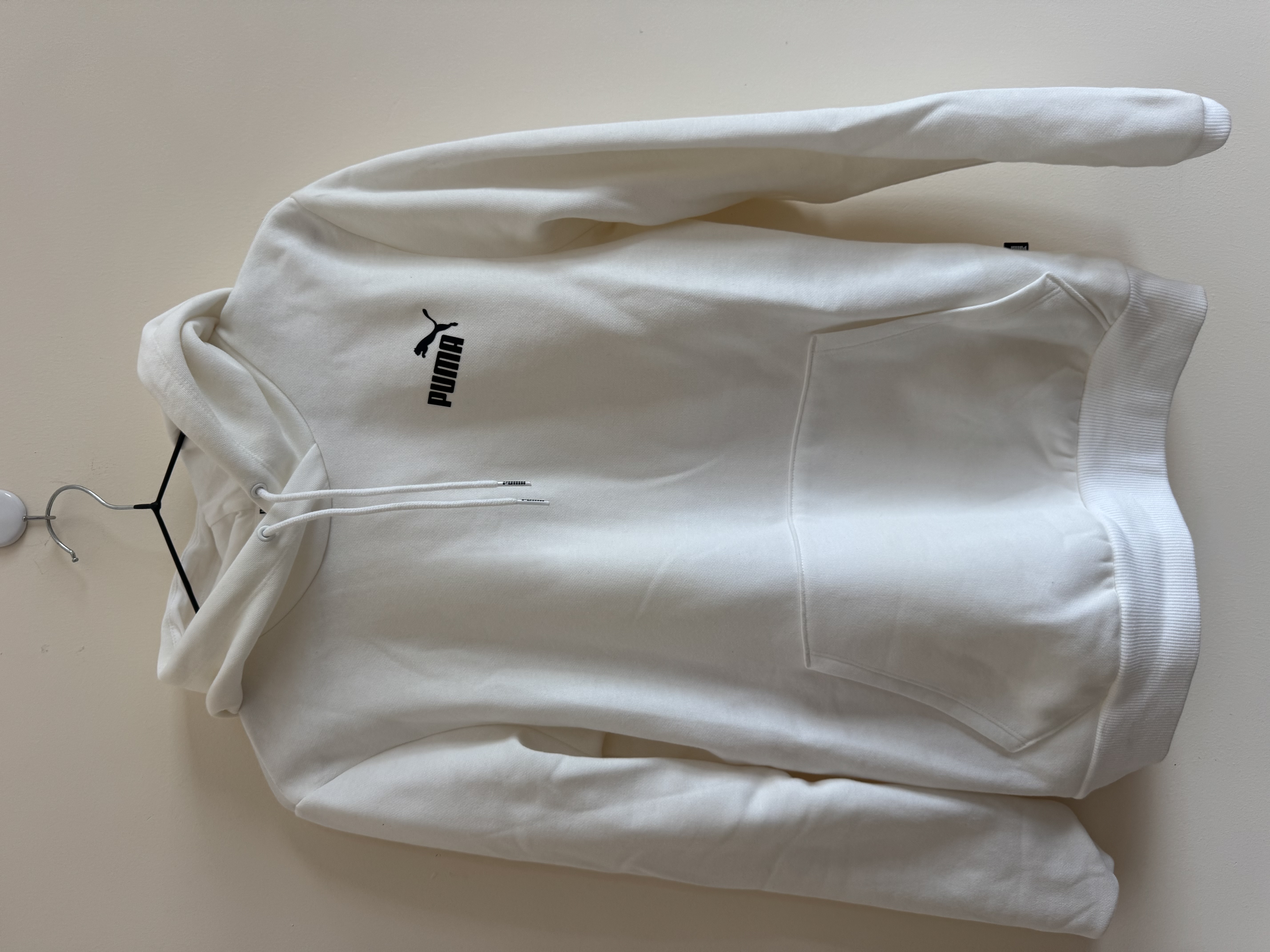 Puma — Puma White Pullover Hoodie (Like new)
