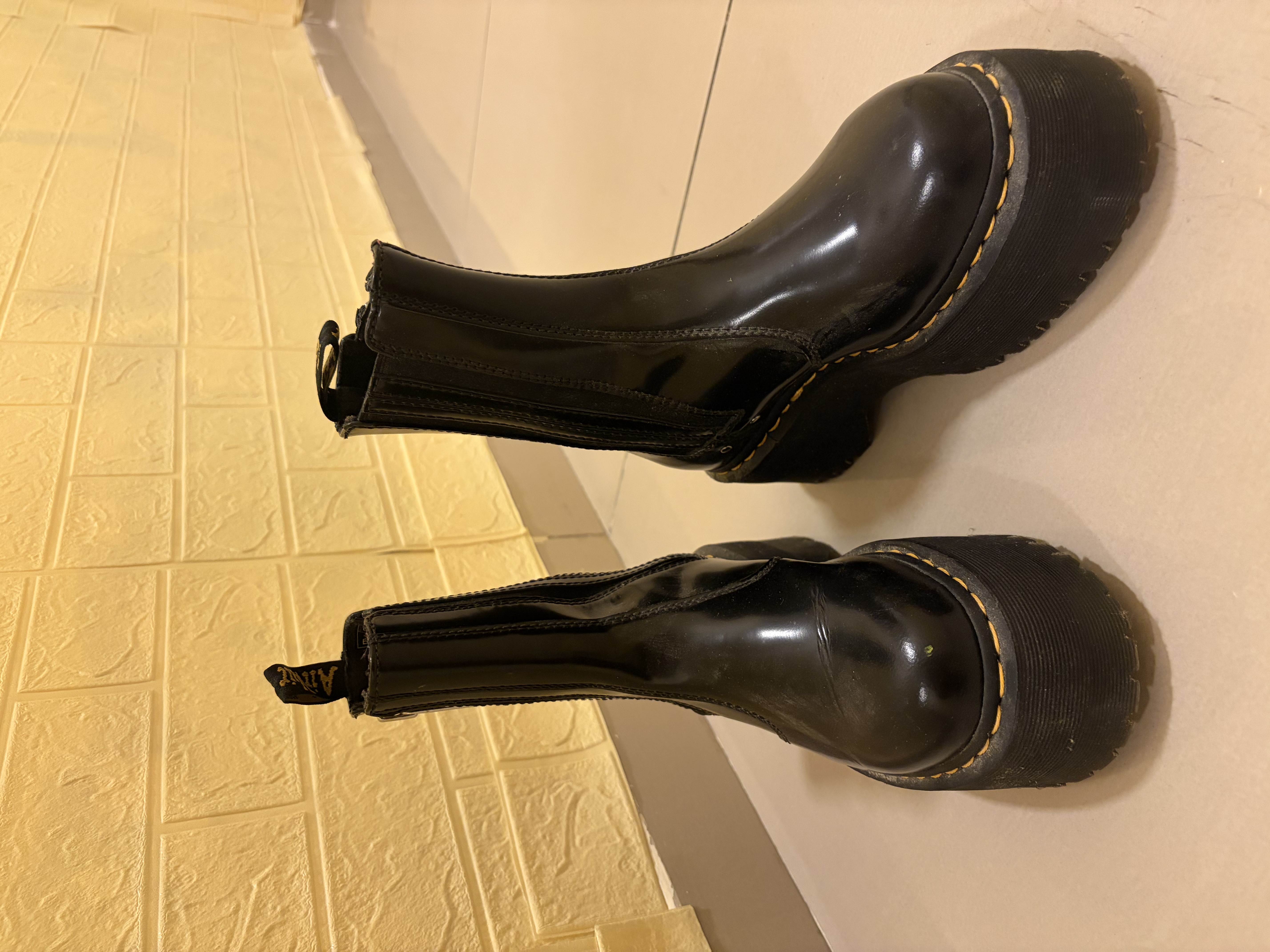 Dr. Martens — Dr. Martens 2976 Max Platform Chelsea Boots Black (Size EU 37, Like new)