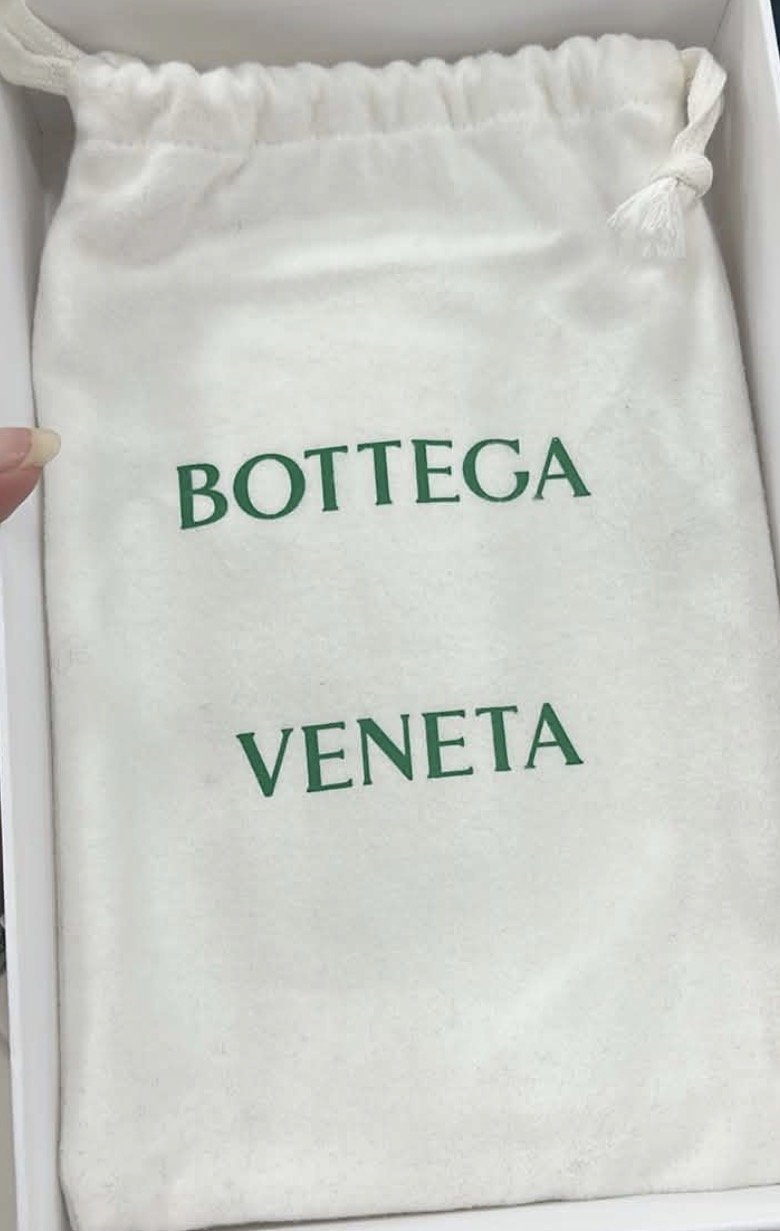 Bottega Veneta — Bottega Veneta Zippy Wallet (Good)
